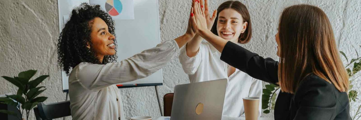 becas mujeres líderes