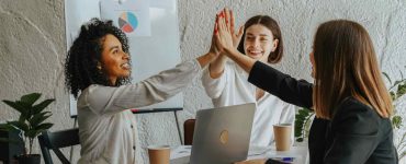 becas mujeres líderes