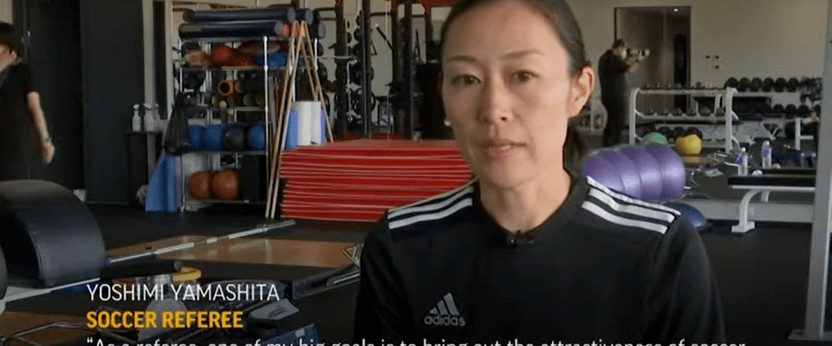 Yoshimi Yamashita, una de las tres mujeres en Qatar 2022 ejerciendo el arbitraje
