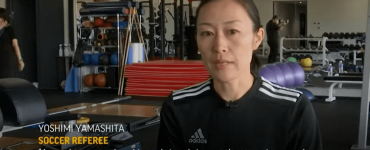 Yoshimi Yamashita, una de las tres mujeres en Qatar 2022 ejerciendo el arbitraje