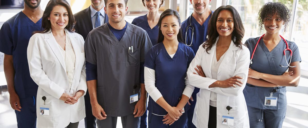 Brecha salarial en sector salud global es de 24%