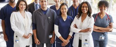 Brecha salarial en sector salud global es de 24%